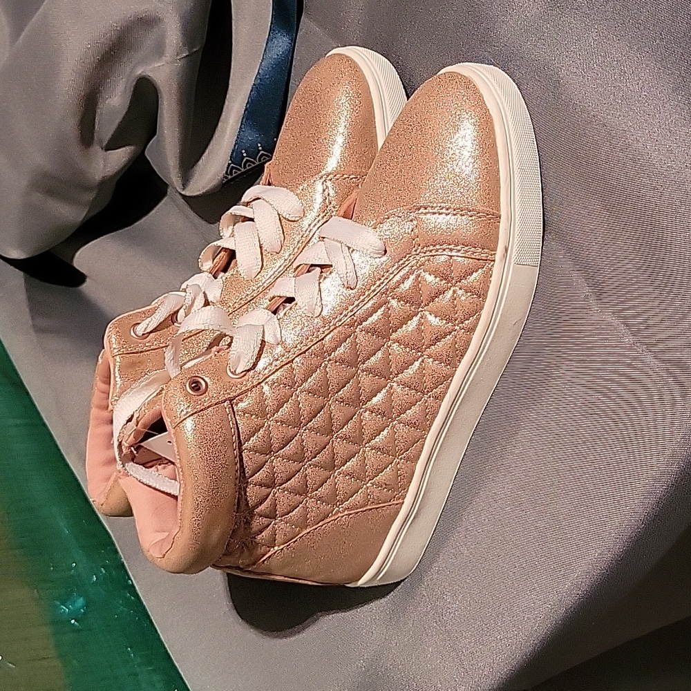Nwt pink metallic shoes